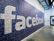 Логотип социальной сети Facebook в дата-центре компании в Швеции Логотип социальной сети Facebook в дата-центре компании в Швеции